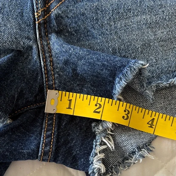 LEVI 501 Original Fit High-Rise Jean Shorts, Distressed, Bottom-Fly Stretch 26 - Picture 10 of 11